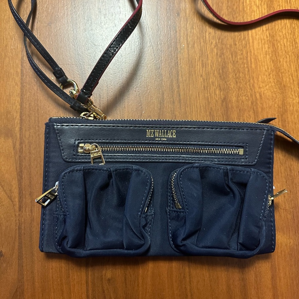 Mz Wallace Wristlet / Purse with multiple pockets.